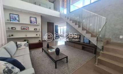 Casa em condomínio à venda, 3 quartos, 3 suítes, 2 vagas, Laranjeiras - Uberlândia/MG