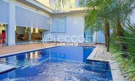 Casa à venda, 4 quartos, 4 suítes, 10 vagas, Jardim Karaíba - Uberlândia/MG