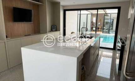 Casa em condomínio à venda, 3 quartos, 3 suítes, 4 vagas, Granja Marileusa - Uberlândia/MG