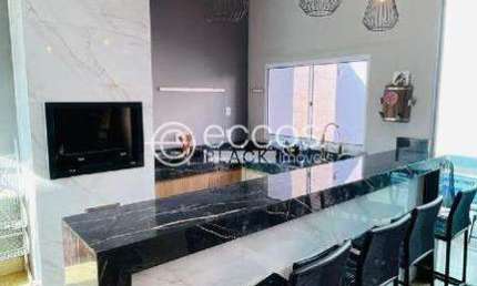 Casa à venda, 3 quartos, 1 suíte, 4 vagas, Umuarama - Uberlândia/MG