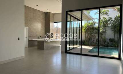 Casa em condomínio à venda, 3 quartos, 3 suítes, 4 vagas, Granja Marileusa - Uberlândia/MG