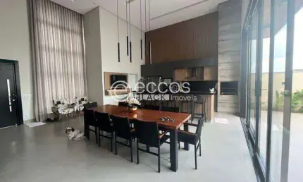 Casa em condomínio à venda, 3 quartos, 3 suítes, 4 vagas, Laranjeiras - Uberlândia/MG