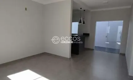 Casa à venda, 2 quartos, 1 suíte, 2 vagas, Novo Mundo - Uberlândia/MG