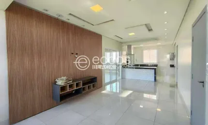 Cobertura à venda, 3 quartos, 3 suítes, 2 vagas, Santa Mônica - Uberlândia/MG