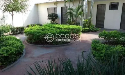 Casa à venda, 3 quartos, 1 suíte, 2 vagas, Centro - Uberlândia/MG