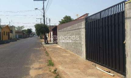 Terreno à venda na Rua Acre, --, Marta Helena, Uberlândia