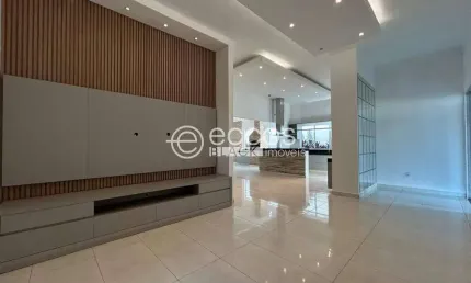 Casa em condomínio à venda, 3 quartos, 3 suítes, 1 vaga, Aclimação - Uberlândia/MG