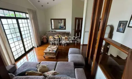 Casa à venda, 4 quartos, 2 suítes, 5 vagas, Vigilato Pereira - Uberlândia/MG