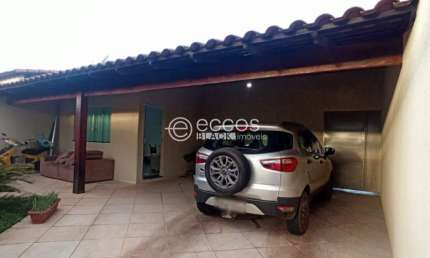 Casa à venda, 2 quartos, 3 vagas, Segismundo Pereira - Uberlândia/MG