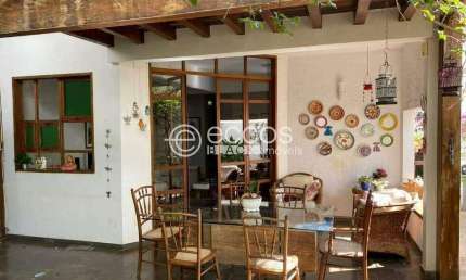 Casa à venda, 4 quartos, 2 suítes, 2 vagas, Saraiva - Uberlândia/MG