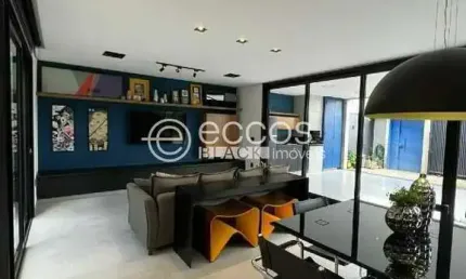Casa à venda, 3 quartos, 1 suíte, 3 vagas, Aclimação - Uberlândia/MG