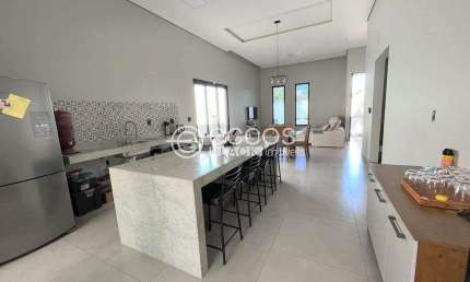 Casa à venda, 3 quartos, 3 suítes, 2 vagas, Jardim Inconfidência - Uberlândia/MG