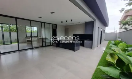 Casa em condomínio à venda, 3 quartos, 2 suítes, Laranjeiras - Uberlândia/MG