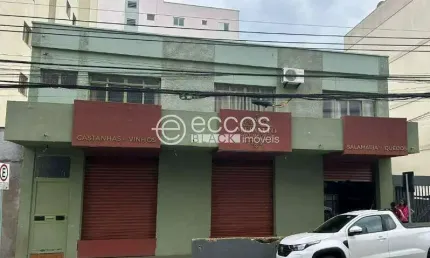 Prédio à venda, 3 quartos, 1 suíte, Saraiva - Uberlândia/MG