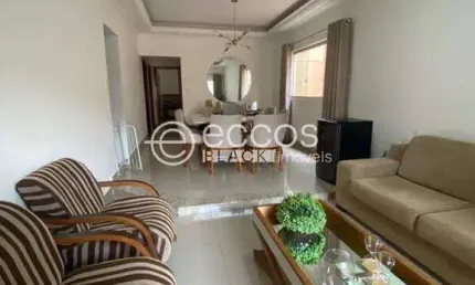 Casa à venda, 3 quartos, 1 suíte, 2 vagas, granada - uberlândia/mg