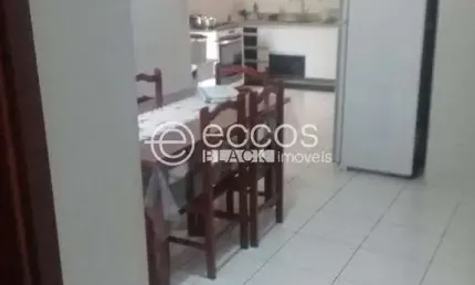 Casa à venda, 3 quartos, 1 suíte, 2 vagas, Planalto - Uberlândia/MG