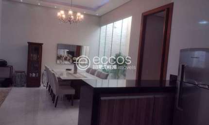 Casa à venda, 4 quartos, 1 suíte, 2 vagas, Aclimação - Uberlândia/MG