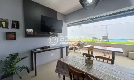 Casa à venda, 3 quartos, 1 suíte, 2 vagas, Cidade Jardim - Uberlândia/MG