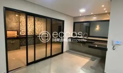 Casa à venda, 3 quartos, 3 suítes, 2 vagas, Custódio Pereira - Uberlândia/MG