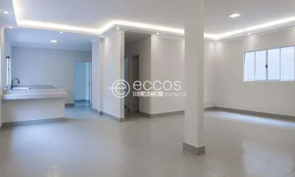 Casa à venda, 3 quartos, 3 suítes, 3 vagas, Santa Mônica - Uberlândia/MG