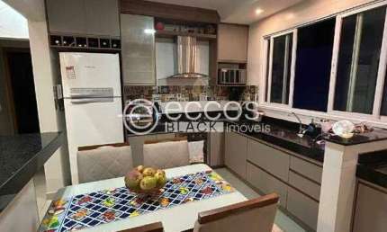 Apartamento à venda, 2 quartos, 1 suíte, 2 vagas, Laranjeiras - Uberlândia/MG
