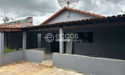 Casa à venda, 2 quartos, 1 vaga, Laranjeiras - Uberlândia/MG