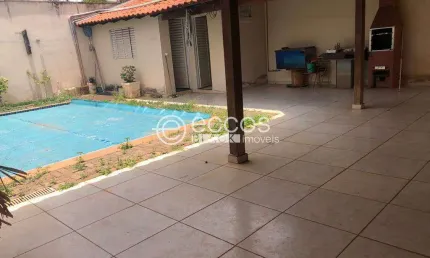 Casa à venda, 3 quartos, 2 suítes, 2 vagas, Presidente Roosevelt - Uberlândia/MG
