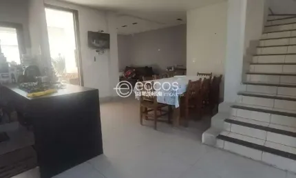 Casa à venda, 3 quartos, 1 suíte, 2 vagas, Jardim Ipanema - Uberlândia/MG