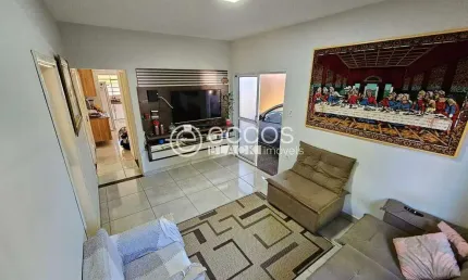 Casa à venda, 3 quartos, 1 suíte, 4 vagas, Vila São José - UBERABA/MG
