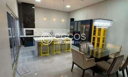 Casa em condomínio à venda, 3 quartos, 2 suítes, 2 vagas, Vila Arquelau - UBERABA/MG