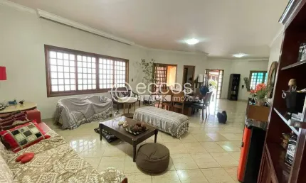 Casa à venda, 3 quartos, 3 suítes, 4 vagas, Parque do Mirante - UBERABA/MG
