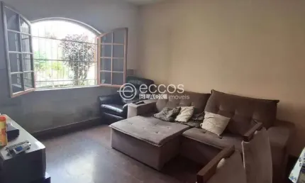 Casa à venda, 3 quartos, 1 suíte, 5 vagas, Coqueiros - Belo Horizonte/MG