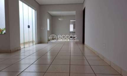 Casa para aluguel, 3 quartos, 3 suítes, 3 vagas, Jardim Karaíba - Uberlândia/MG