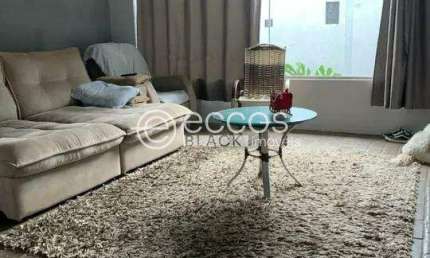 Casa à venda, 3 quartos, 1 suíte, 2 vagas, Residencial Gramado - Uberlândia/MG