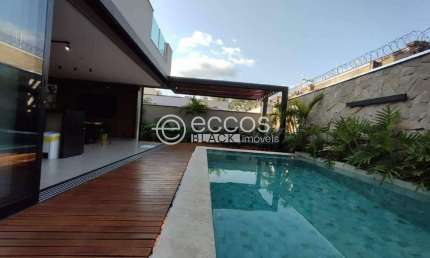 Casa em condomínio para aluguel, 4 quartos, 2 suítes, 4 vagas, Aclimação - Uberlândia/MG