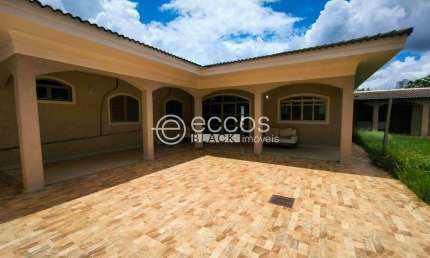 Casa para aluguel, 6 quartos, 2 suítes, 10 vagas, Saraiva - Uberlândia/MG