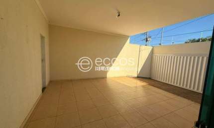 Casa à venda, 3 quartos, 2 suítes, 2 vagas, Granada - Uberlândia/MG