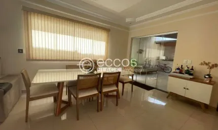 Casa à venda, 3 quartos, 1 suíte, 3 vagas, Jardim Europa - Uberlândia/MG