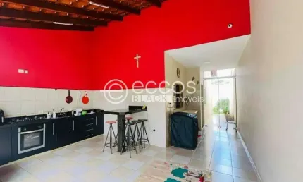 Casa à venda, 3 quartos, 1 suíte, 2 vagas, Jardim Patrícia - Uberlândia/MG