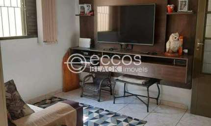 Casa à venda, 3 quartos, 1 suíte, 2 vagas, Mansour - Uberlândia/MG