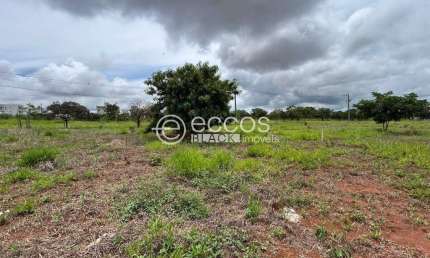 Terreno à venda na Avenida do Corinto, --, Laranjeiras, Uberlândia