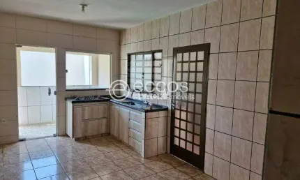 Casa à venda, 3 quartos, 1 suíte, 2 vagas, Nova Uberlândia - Uberlândia/MG