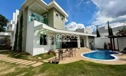Casa à venda, 5 quartos, 3 suítes, 5 vagas, Jardim Karaíba - Uberlândia/MG
