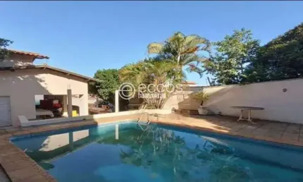 Casa à venda, 4 quartos, 2 suítes, 1 vaga, Nossa Senhora da Abadia - UBERABA/MG