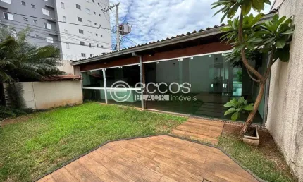Casa em condomínio à venda, 3 quartos, 1 suíte, 4 vagas, Jardim Holanda - Uberlândia/MG