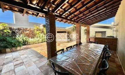 Casa à venda, 3 quartos, 1 suíte, 6 vagas, Brasil - Uberlândia/MG