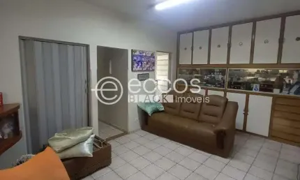 Casa à venda de 241,60m², 4 quartos, Fundinho - Uberlândia/MG - IDEAL PARA CLÍNICA/COMÉRCIO.