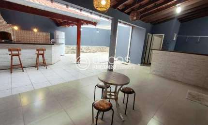 Casa para aluguel, 3 quartos, 2 suítes, 5 vagas, Vigilato Pereira - Uberlândia/MG