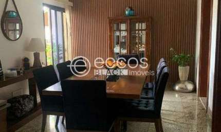 Apartamento para aluguel, 4 quartos, 2 suítes, 2 vagas, Osvaldo Rezende - Uberlândia/MG