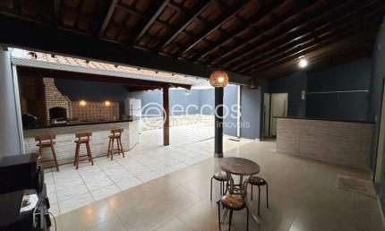 Casa à venda, 3 quartos, 2 suítes, 5 vagas, Vigilato Pereira - Uberlândia/MG